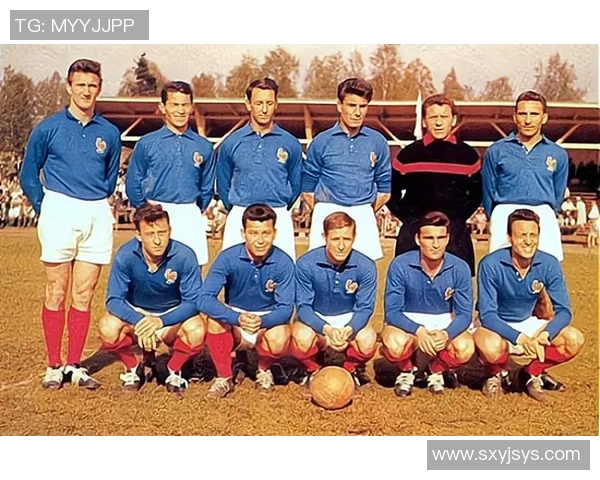 白人和黑人足球明星的传奇搭档与球场上的精彩瞬间